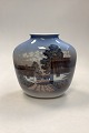 Lyngby Porcelæn 
Vase - 
Landsbyhuse No. 
154/8945. Måler 
21,5 cm x 21,5 
cm / 8,46 in. x 
8,46 in.