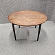 Rundt sofabord 
af palisander. 
Højde 50 cm
Diameter 75,5 
cm
God stand, få 
brugsspor.