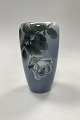 Royal 
Copenhagen Vase 
- Hvid Rose No. 
1092/1049. 
Måler 23 cm / 
9,05 in. 
1. Sortering. 
I fin ...