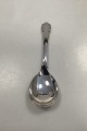 Georg Jensen 
Sølv 
Liljekonval 
Lille 
Serveringsske 
No 115
Måler 19,4cm / 
7.64 inch