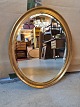 Guldmalet 
spejl, fra 
1980erne.
Det har 
brugsspor.
Højde 54cm 
Bredde 45cm