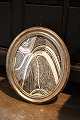 Antik , oval 
fransk 
sølvramme ( Træ 
belagt med 
bladsølv ) 
Rammen har 
gammelt glas og 
har en ...