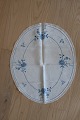 Gammel oval dug
Håndbroderet 
med farvet 
broderi
Ca. 55cm x 
44cm 
God stand
Varenr.: ...
