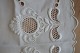 Gammel dug
Håndbroderet 
med hvidt 
broderi
Ca. 55cm x 
55cm 
God stand, men 
bør ...