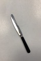 Junker Werk 
Solingen 
Stainless/Rostfrei 
Spisekniv med 
sort 
bakelitskaft. 
Måler 24 cm / 
9,44 in.