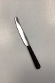 Au Trente 30 
Stainless/Inoxidarie 
Spisekniv med 
mørkebrun 
meleret skaft. 
Måler 23,6 cm / 
9,29 ...