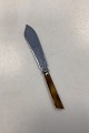 W. Richardson 
Sheffield 
Stainless 
Kagekniv med  
gyldenbrunt 
bakelitskaft. 
Måler 23,5 cm / 
9,25 ...