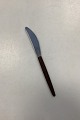 Lundtofte 
Spisekniv med 
træskaft. 
Designet af 
Tias Eckhoff. I 
rigtig fin 
stand. 
Måler 22 cm 
...