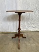 Lampebord i 
Mahogni
Højde: 73cm 
Bredde: 50 
Dybde: 37cm