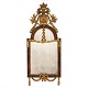 Louis XVI 
Nussbaumspiegel 
mit 
Vergoldungen. 
Altona um ...
