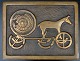 Bronzeskrin med 
motiv af 
Solvognen, 20. 
årh. Danmark. 
Indsats i 
maghognitræ. H: 
4,5 cm. B: 15,5 
...