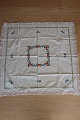 Gammel dug
Håndbroderet 
med farvet 
broderi
Ca. 100cm x 
96cm
God stand
Varenr.: 
DG112-4-71222