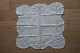 Gammel dug af 
hør
Håndbroderet 
med hvidt 
broderi
Ca. 60cm x 
56cm
God stand
Varenr.: ...