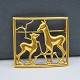 A. Dragsted 
guld smykke.
A. Dragsted; 
Broche af 14 
kt. guld med 
motiv af to 
dådyr.
L. 3,5 cm. ...