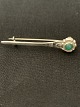 Broche i sølv 
med grøn jade
Stemplet J&J 
830S
Måler 4,5 cm 
længde
Se desuden 
vores store ...