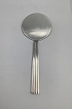 Georg Jensen 
Sterling Sølv 
Bernadotte 
Serveringsspade 

Måler 18,7cm / 
7.36 inch