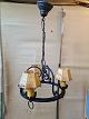 Loftlampe i 
smedejern, fra 
1910erne.
Den har 
brugsspor og 
skærmene har 
defekter.
Højde 82cm ...