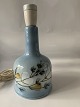 Celeste 
Lampefod 19 cm 
Ellen Malmer 
Royal 
Copenhagen.
Dekorationsnummer 
967-3904
1. ...