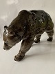 Flot og stor 
porcelænsfigur, 
med form som en 
bjørn. Bjørnen 
spadserer 
roligt, og 
figuren ...