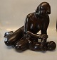 Stor 
Bronzefigur: 
Mor og baby  32 
x 48 cm I fin 
og hel stand 
Signeret JH 
Johannes 
Hedegaard ...