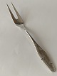 Kødgaffel 
#Diamant 
#Sølvplet
Længde 21 cm 
Produceret af 
O.V. Mogensen.
Pæn brugt 
stand
Se ...