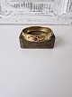 Victoriansk 
armring i 
forgyldt metal 
prydet med en 
granat og små 
perler
Bredde 13 mm. 
Diameter ...