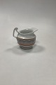 Royal 
Copenhagen 
Fairytale Grå 
Flødekande No 
394
Måler 8,5cm / 
3.35 inch
