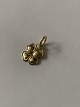 Vedhæng til 
armbånd eller 
halskæde, 
formet som 
firkløver i 14 
karat guld. Det 
ikoniske 
symbol, ...