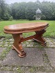 Sofabord i 
mahogni.
Højde 62 cm. 
Bredde 120 cm. 
Dybde 70 cm.