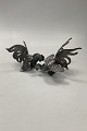 Sølvplet 
Ormamental 
Figurer af Hane 
og høne der 
slås 
Measures 9,5cm 
x 14cm og 
12,5cm x 17cm  
...