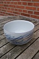 Royal 
Copenhagen 
porcelæn med 
abstrakt motiv 
i form af gule 
og mørke 
linier. 
Kongelig ...