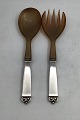Evald Nielsen 
Silver No. 28 
Salad Servers 
(Horn) Measures 
20.5 cm (8.07 
inch) 
(Engraved)