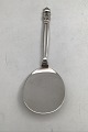 Georg Jensen 
Sterling Silver 
Acorn Server 
No. 388 
Measures 17.5 
cm (6.89 inch)