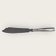 Lotus layer 
cake knife in 
silver (830S) 
and steel from 
W & S Sørensen, 
length 28 cm, 
good condition.