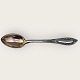 Salt spoon in 
three-towered 
silver (830S), 
7.1 cm long, 
with traces of 
use.