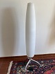 Italiensk retro 
gulvlampe H 140 
cm. på trefod 
og opaline 
skærm tænd og 
sluk med dæmper 
emne nr. ...