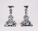 Sæt af 2 
rococo-formede 
lysestager i 
ægte 830 
sterling sølv 
fra 1920'erne. 
Disse stager 
...