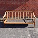 Stel i lakeret 
egetræ til 3 
personers sofa. 
Sofaen har 
ingen hynder.   
  
Producent H. 
...