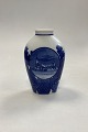 Bing og 
Grøndahl Vase 
Juleaften  
1929. Måler 
17.5 cm / 6,88 
in. 
1. Sortering. 
I fin hel 
stand.