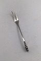 Dansk Sølv 
Ornamental 
Pålægsgaffel 
Måler 9.5 cm 
(3.74 inch)