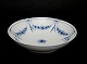 Bing & 
Grøndahl, 
Empire, hvidt 
porcelæn med 
blå ranker.
Skål nr. 44a 
I. sortering. 
Diameter ...