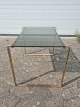 Lampebord i 
metal med 
sortfarvet 
glasplade, fra 
1990erne.
Det har små 
brugsspor.
Højde 44cm ...