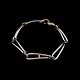 Frits Heiring 
Sørensen. 
Armbånd i 
sterling sølv 
med 14k guld og 
brillant.
Tegnet og 
udført hos ...
