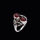 Georg Jensen. 
Ring i sterling 
sølv  med 
granat #48 - 
Henry Pilstrup.
Tegnet af 
Henry Pilstrup 
...