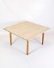 Sofabord lavet 
i lys eg, 
designet af 
Hans J. Wegner 
og produceret 
af Andreas Tuck 
Møbelfabrik i 
...