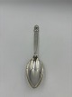 Georg Jensen 
Kongebestik 
spiseske
Længde 19cm
Stemplet Georg 
Jensen / 
Sterling sølv 
Flot ...