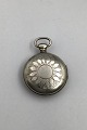 Sølv (Delvist 
forgyldt) 
Hovedvandsæg 
Måler Diam 3.3 
cm (1.3 inch) 
Vægt 13.7 gr 
(0.48 oz) 
(Ustemplet)