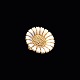 Bernhard Hertz 
Marguerit / 
Daisy broche i 
forgyldt 
sterlingsølv 
med hvid emalje 
- 25mm.
Udført ...