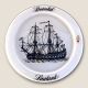 Holmegaard, 
Skibsplatte, 
1975, 
Linieskib, 
Laaland, 19,5cm 
i diameter, 
Design Michael 
Bang ...