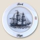 Holmegaard, 
Skibsplatte, 
1976, Bark, 
Saga, 19,5cm i 
diameter, 
Design Michael 
Bang *Perfekt 
stand*